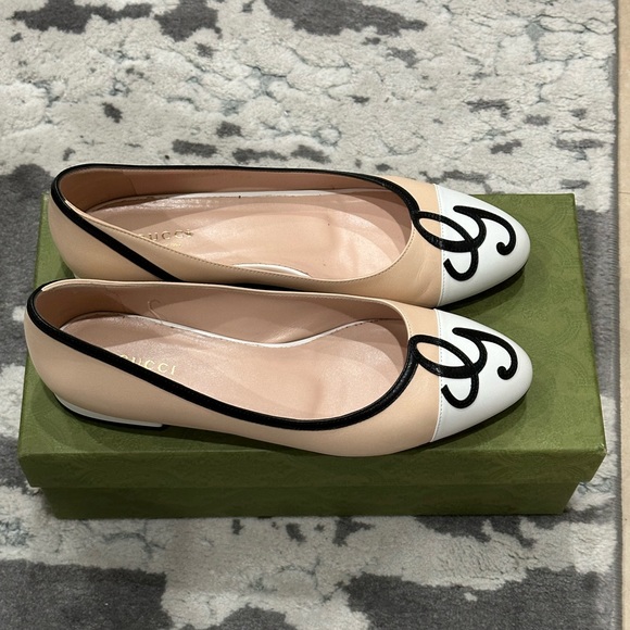 Like New Gucci Leather Flats - Picture 4 of 11